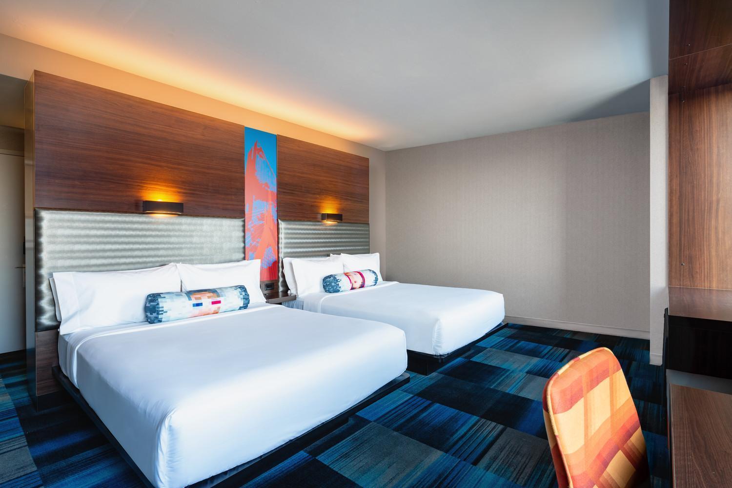 Chambre Aloft avec 2 Lits Queen-Size