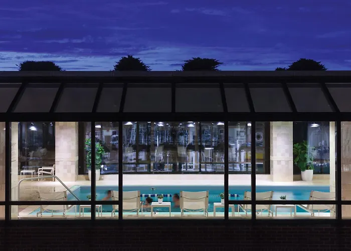 Motel: Four Seasons Boston